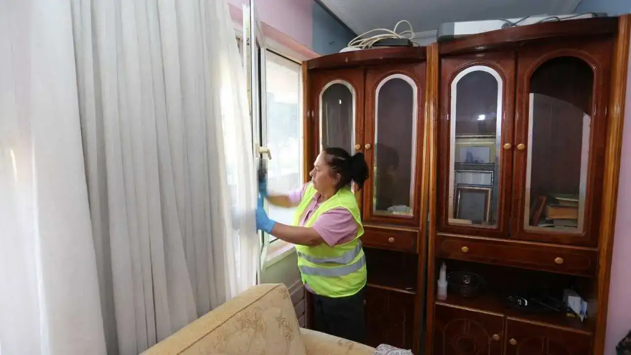 Kepez’de Yürek Isıtan Dokunuş: Fatma Teyzenin Sözleri Duygulandırdı 5